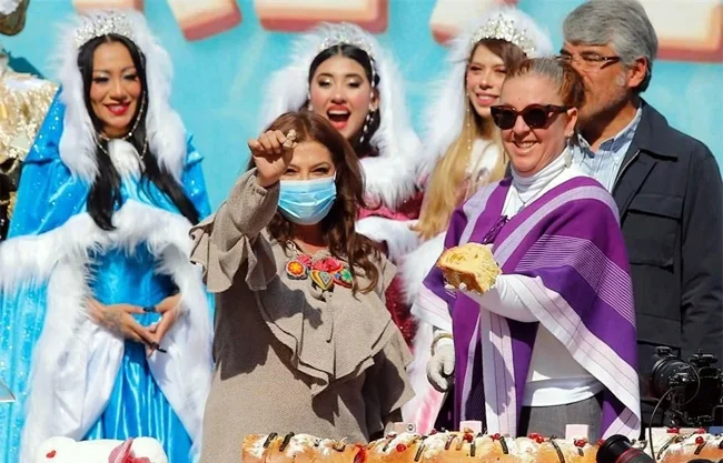 Autoridades CDMX Parten rosca en el Ángel entre rechiflas