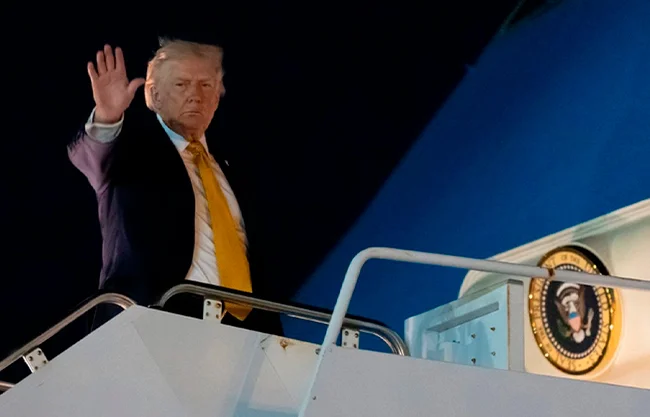 Trump propone subvencionar a petroleras para reconstruir la industria en Venezuela