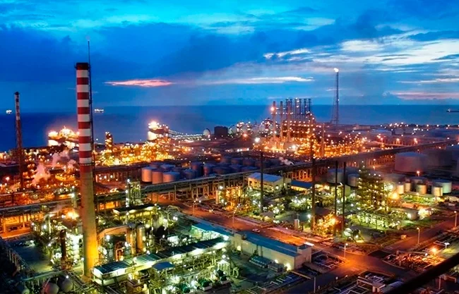 Houston y Caracas negocian retorno del petróleo venezolano a refinerías de EU