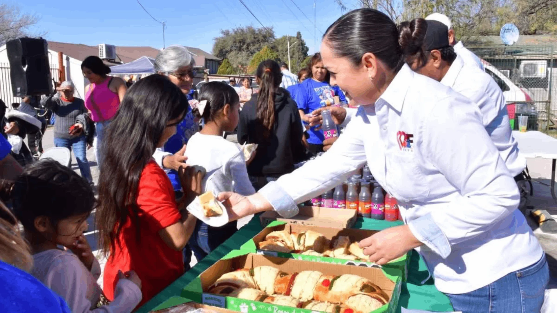 Llevan alegría y convivencia a niñas y niños de este sector.