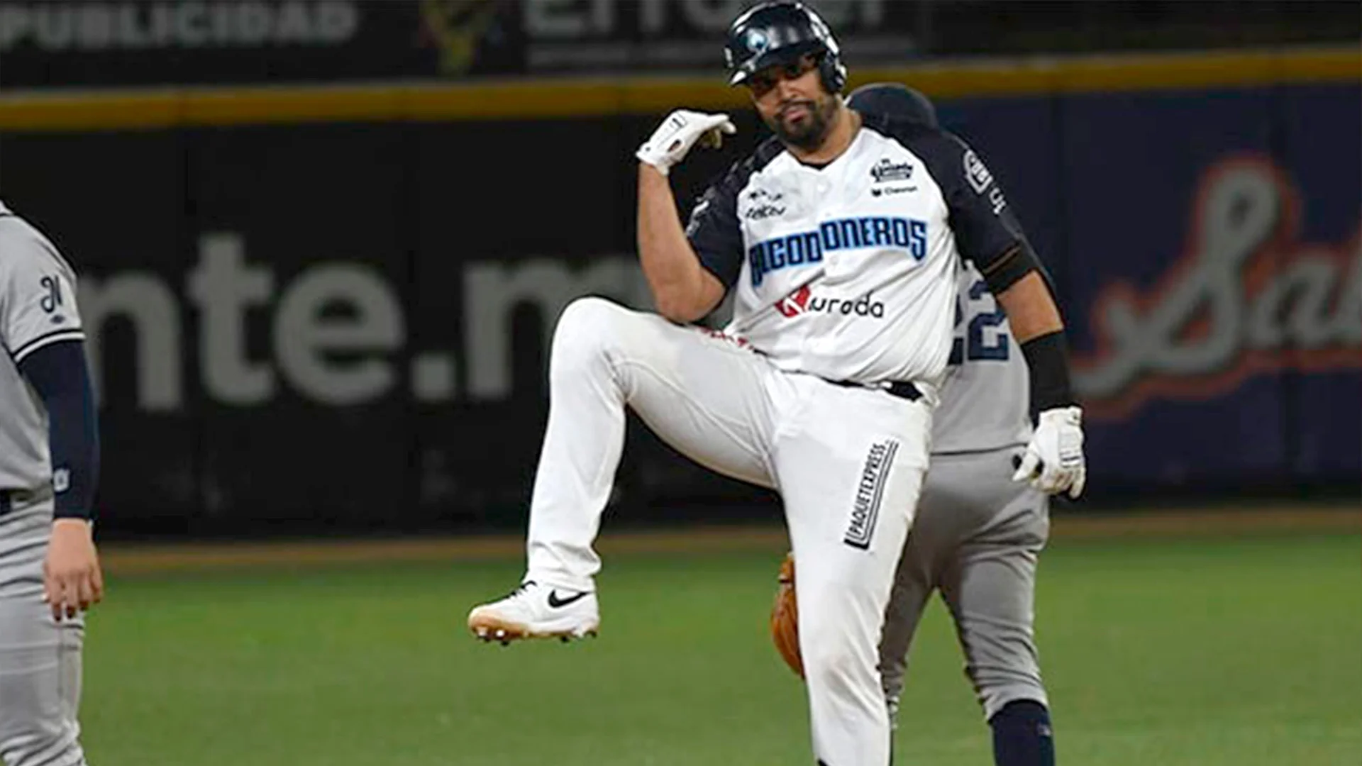 Algodoneros avanzan a semifinales con blanqueada