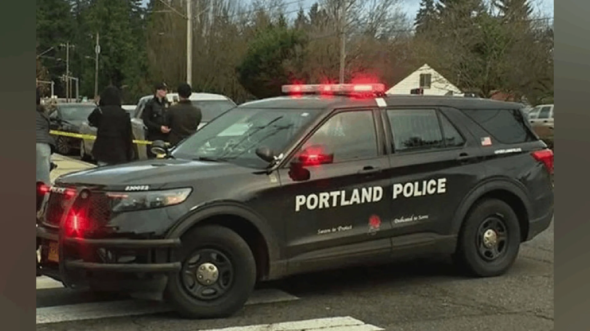 Agentes fronterizos de EU disparan y hieren a dos personas en Portland
