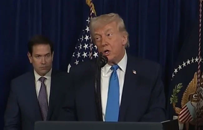 Afirma Trump que ‘Cuba pende de un hilo’