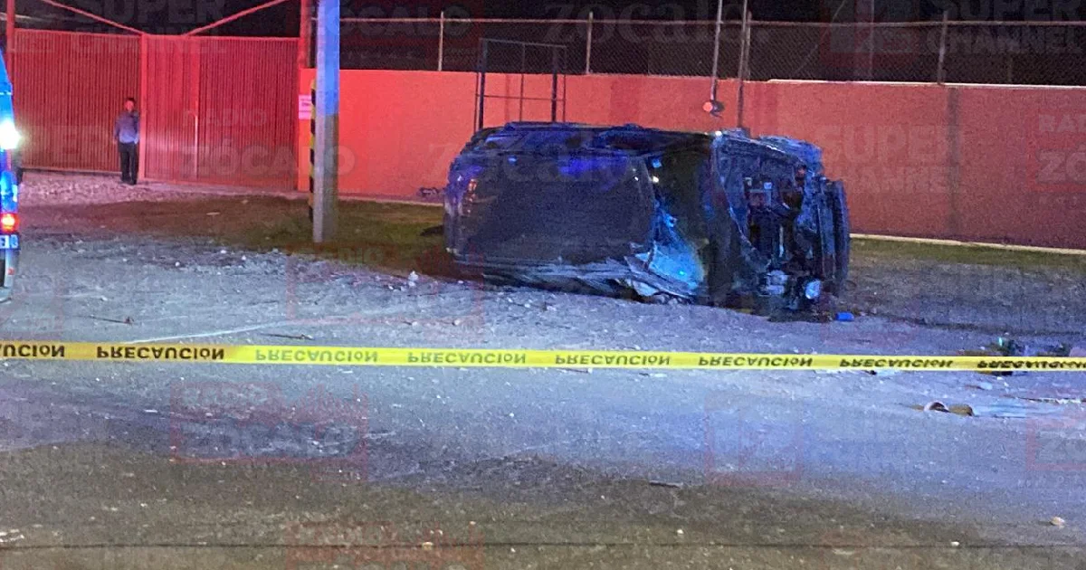 Mujer pierde la vida en aparatosa volcadura sobre el bulevar República