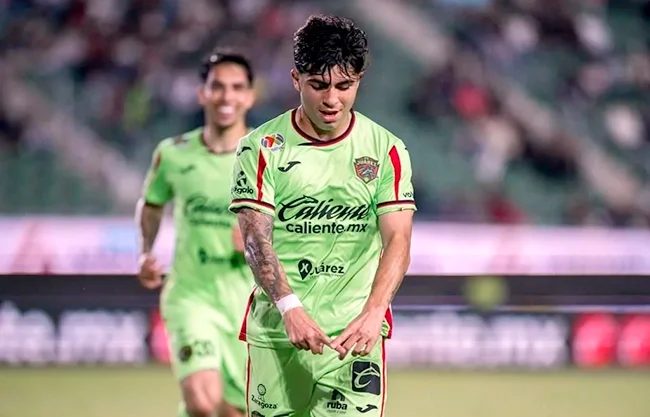 Los Bravos se aprovecharon de unos Cañoneros desahuciados para imponerse 2-1 en el Estadio Mazatlán