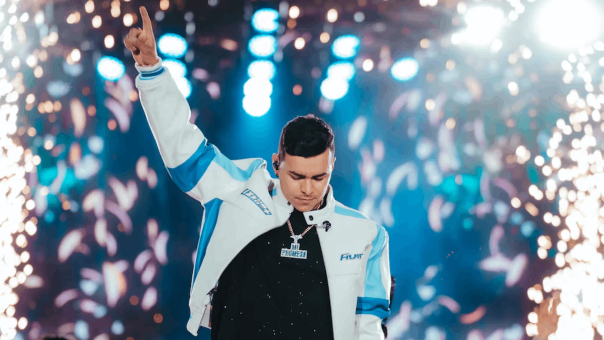 El cantante de música popular reveló detalles de este suceso en una entrevista, señaló que tuvo que tomar terapia.