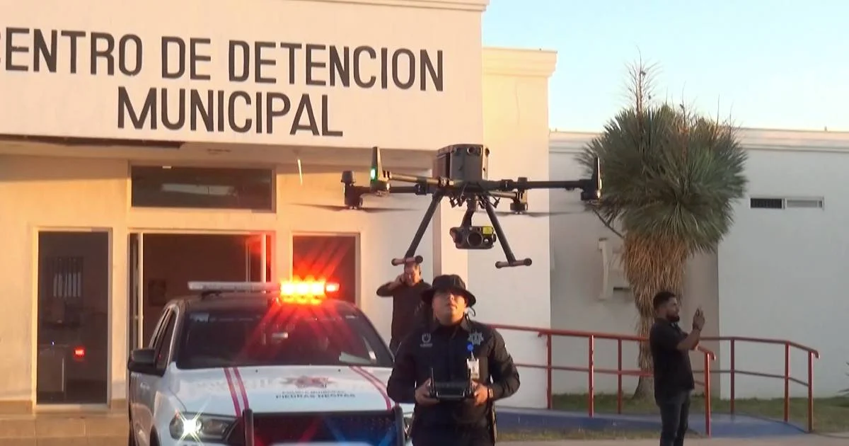 Con el uso de drones, la Policía Municipal ha reforzado los operativos contra la delincuencia, realizando 45 patrullajes aéreos y apoyando a la FGE en cateos y decomisos de narcóticos.