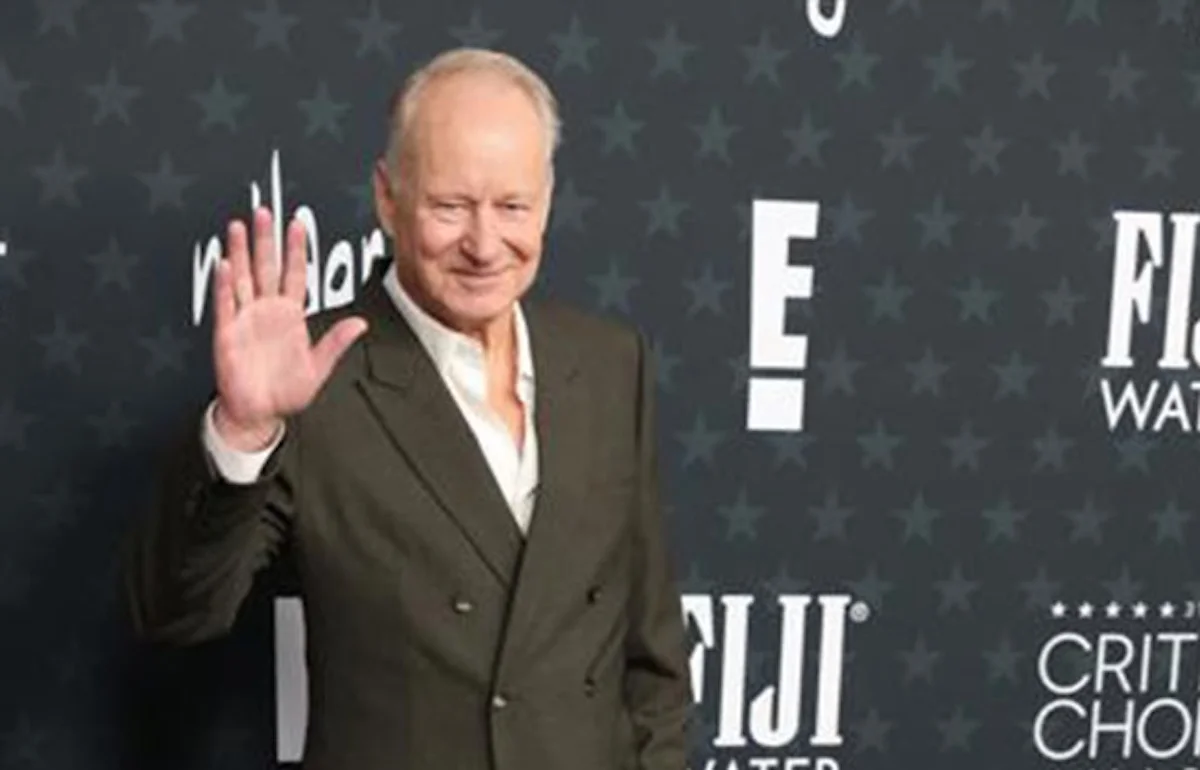 Stellan Skarsgård venció al puertorriqueño Benicio Del Toro al alzarse este domingo con el Globo de Oro a mejor actor de reparto.