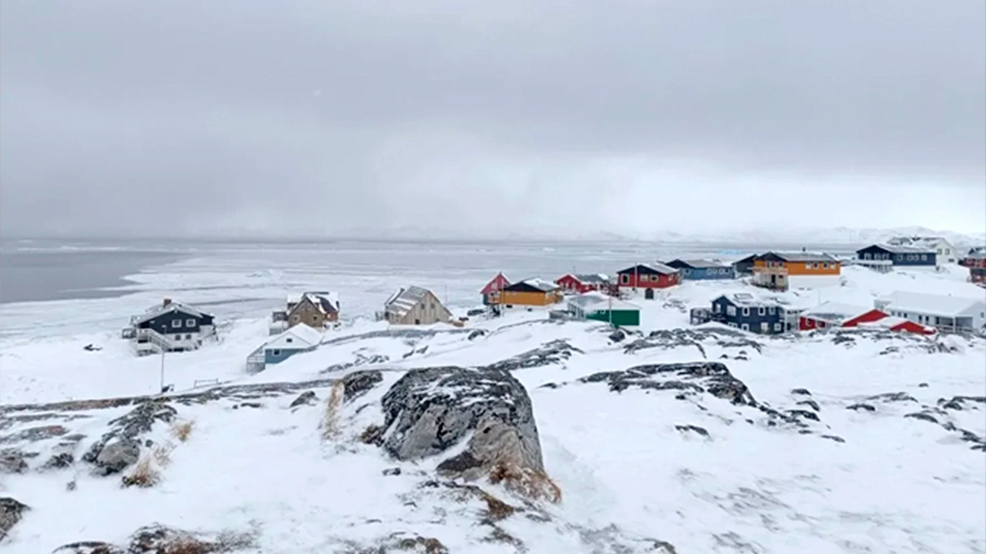 El presidente autonómico groenlandés, Jens-Frederik Nielsen, calificó este lunes de grave la situación y señaló que mantiene un diálogo continuo.