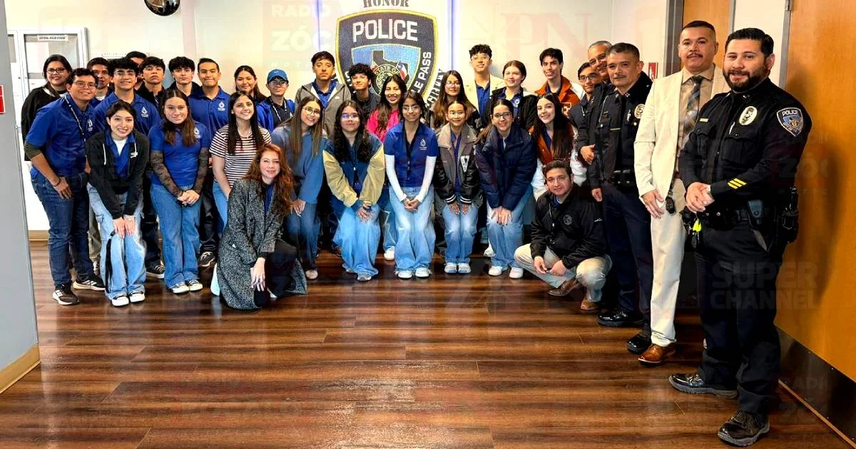 Estudiantes de EPISD recorren las instalaciones de la policía