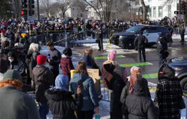 Dimiten seis fiscales de Minnesota ante presión en caso de mujer muerta por agente de ICE