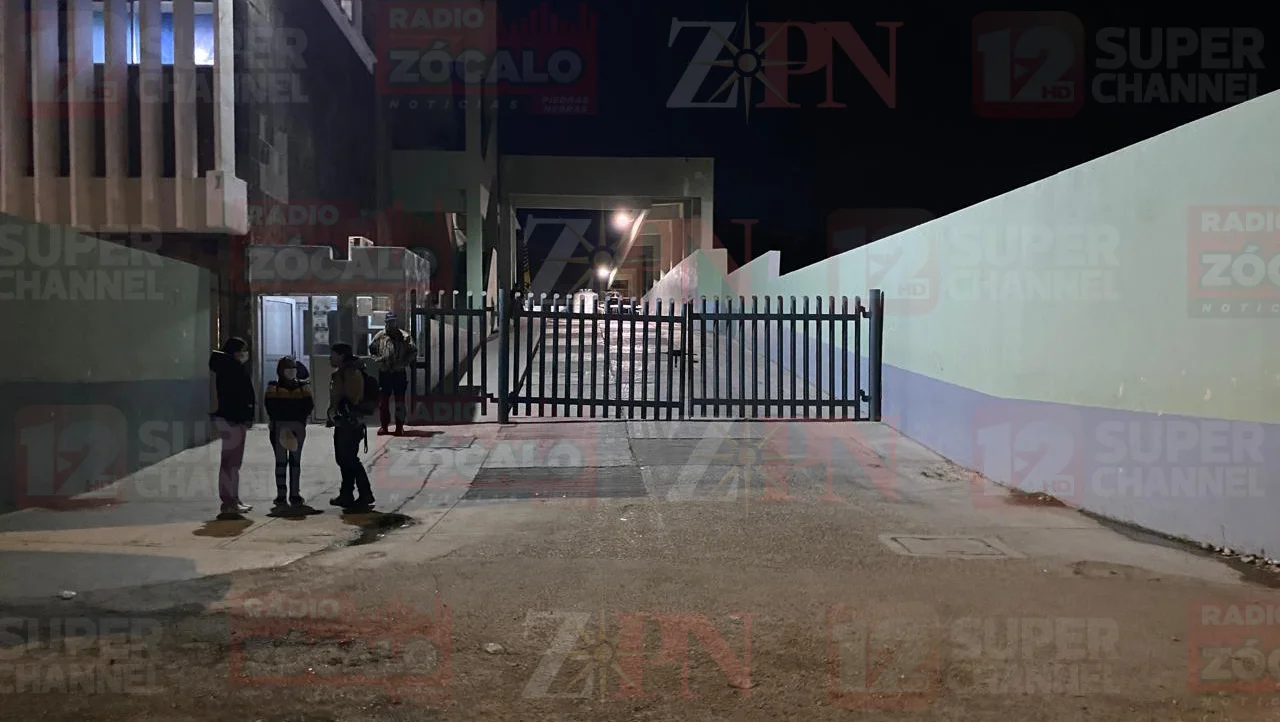 El lesionado fue trasladado por sus propios compañeros para recibir atención médica.