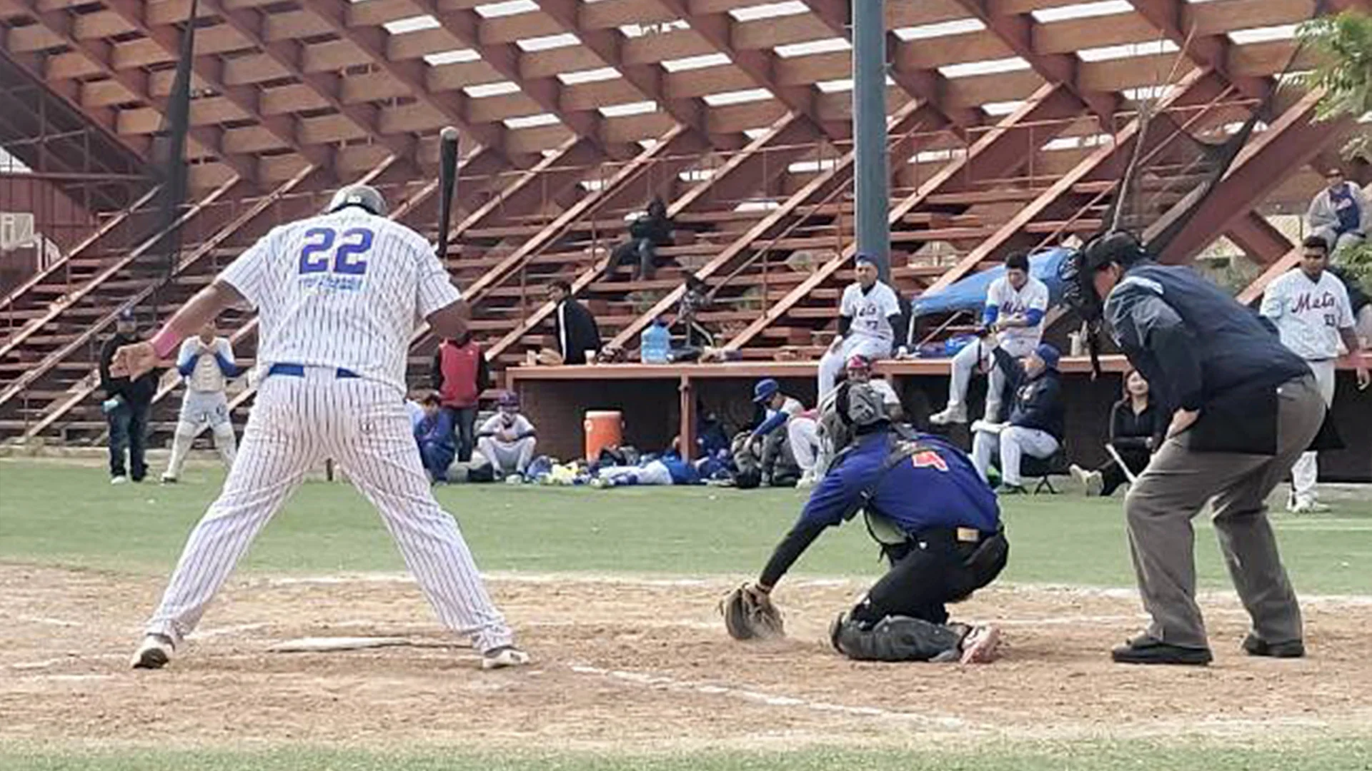 Un difícil encuentro donde los vecinos se encuentran en primeros lugares del standing.