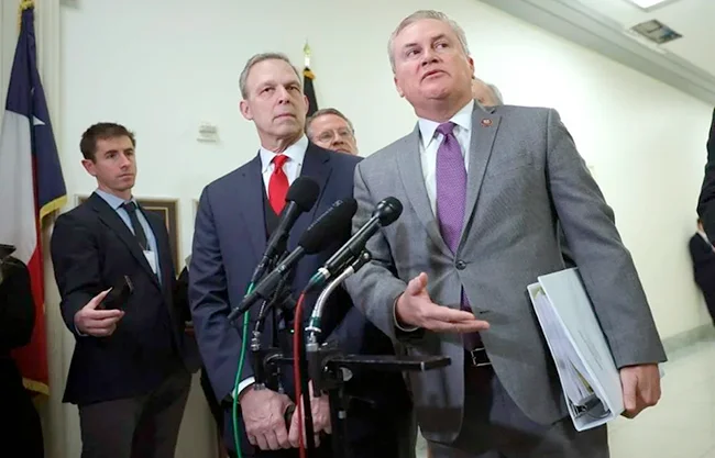 Bloquean resolución que limitaría poder militar a Trump