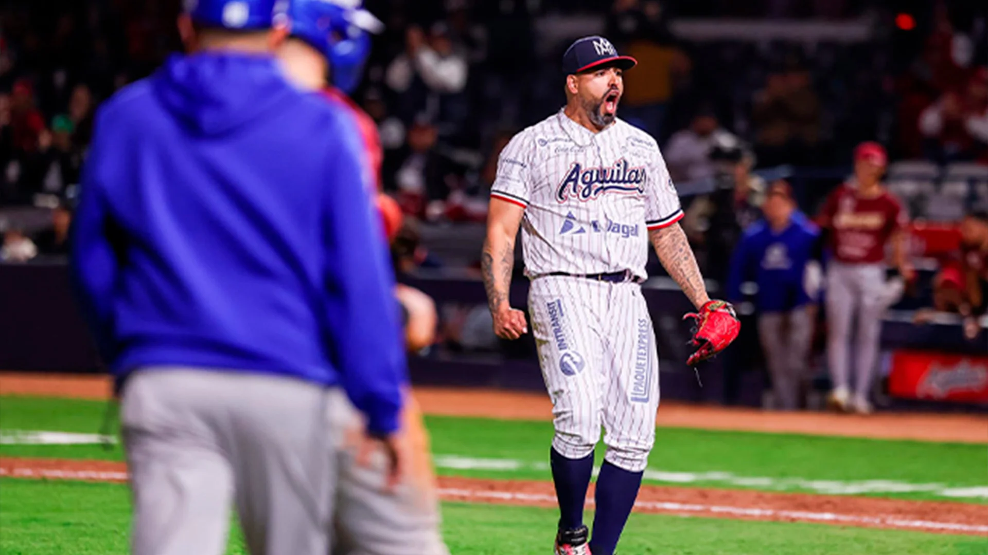 Águilas se lleva el tercer juego de semifinales en 11 capítulos