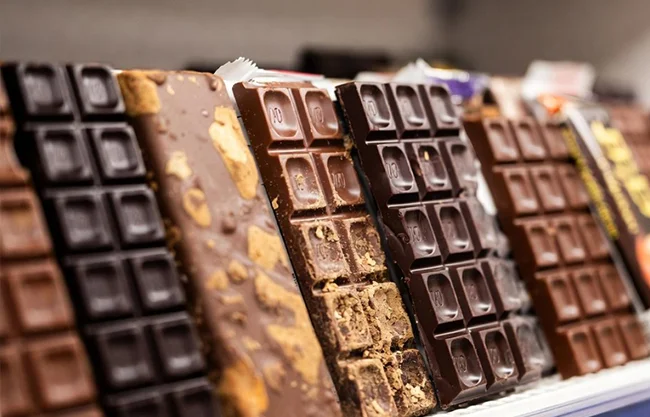 FDA retira barra de chocolate distribuida en EU por posible contaminación con salmonela.