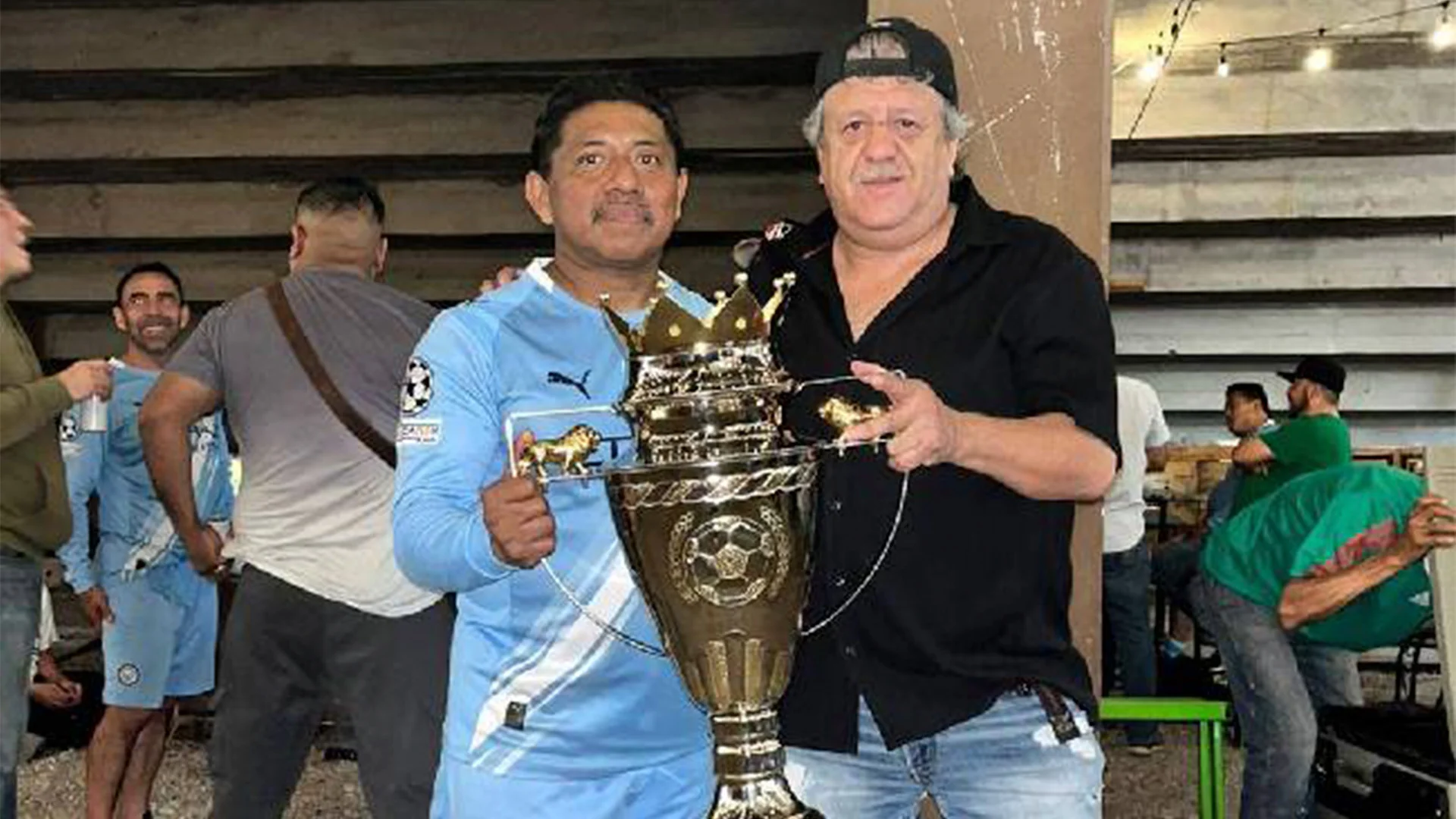 Los bicampeones Atlético Cazvel, en la Especial y los Mavericks en la Master, entre los equipos a vencer.