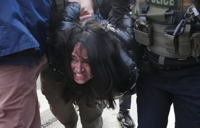 Tras la muerte de Renee Good, el DHS reportó 12 detenidos en protestas contra el ICE en Minneapolis.