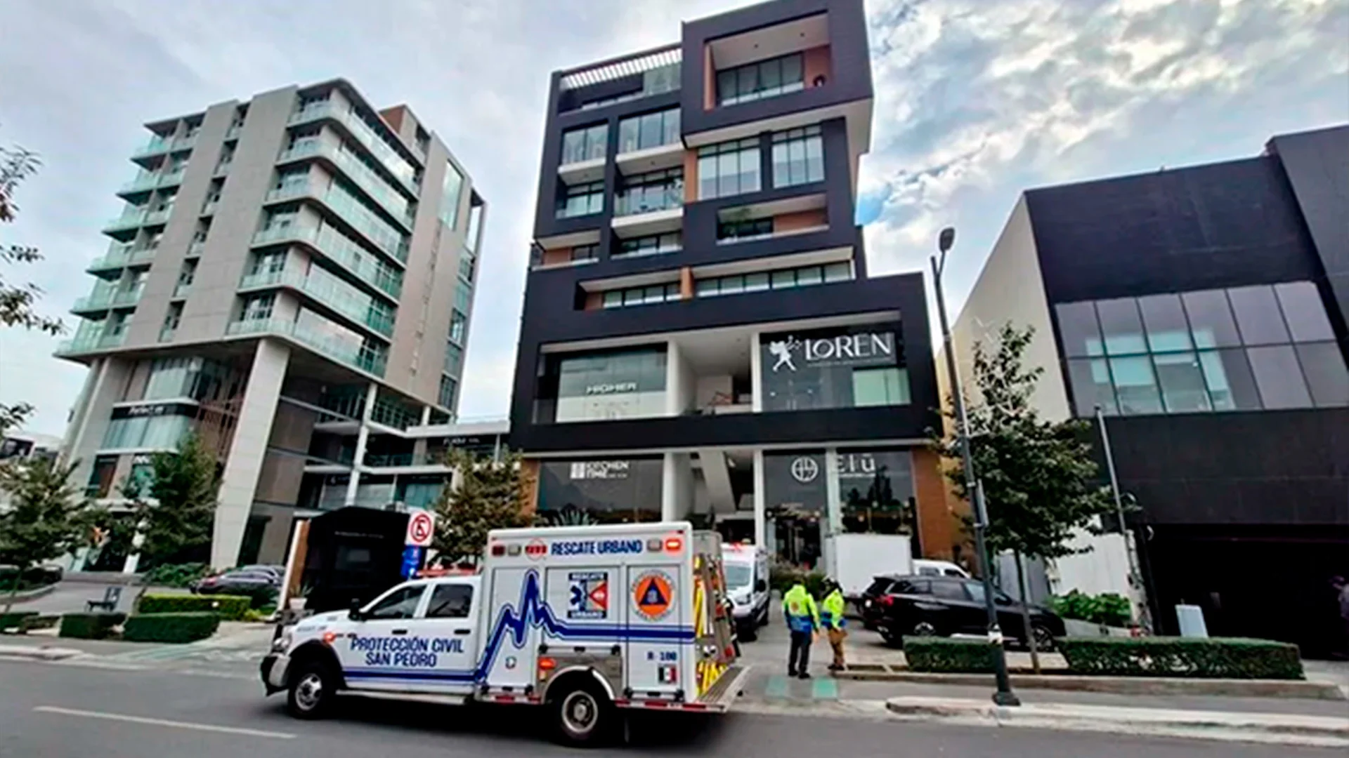 Muere en hospital mujer que cayó de 4 metros en plaza de San Pedro