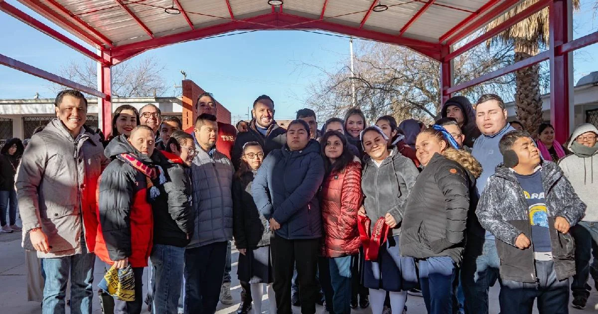 Alcalde entrega techumbre en CAM 34, mejorando la infraestructura educativa para estudiantes con discapacidad en Piedras Negras.