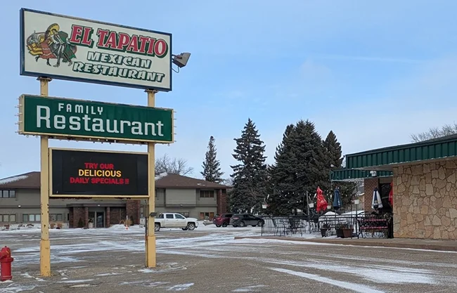 Agentes del ICE entran en restaurante mexicano en Minnesota, almuerzan y arrestan a los trabajadores