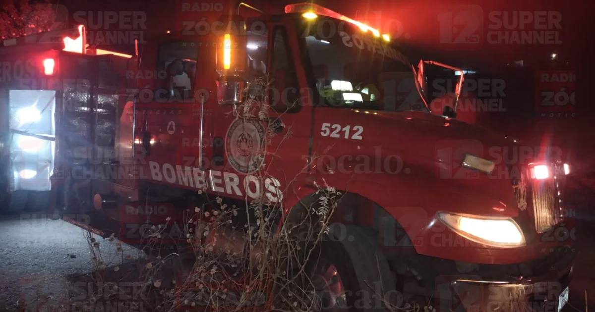 El fuego fue sofocado por el Heroico Cuerpo de Bomberos sin reportar lesionados o daños materiales mayores