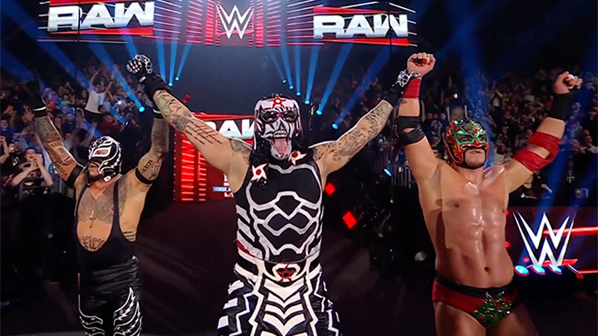 ¡Poder mexicano! Rey Mysterio, Penta Zero Miedo y Dragon Lee vencen a The Vision en Irlanda
