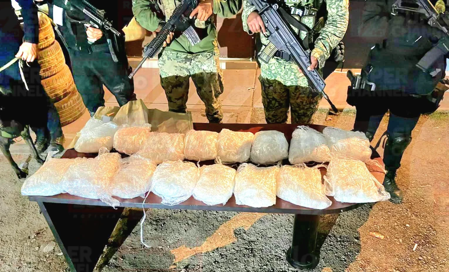 Se logró ubicar un vehículo Chevrolet de color blanco en el que se transportaban aproximadamente 16 kilogramos de una sustancia ilícita.