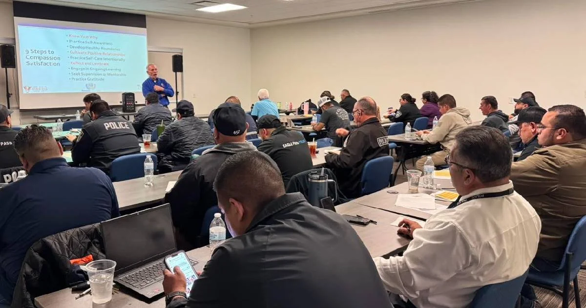 Bomberos de Eagle Pass reciben capacitación en resiliencia