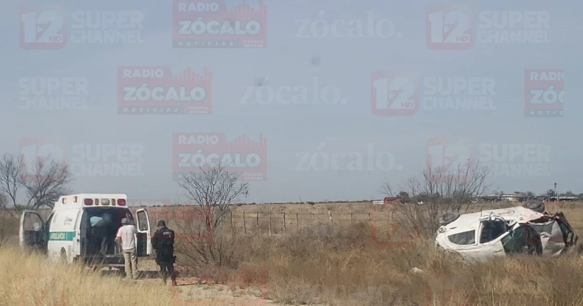 Deja varios heridos volcadura en Ribereña a la altura del ejido El Saucito