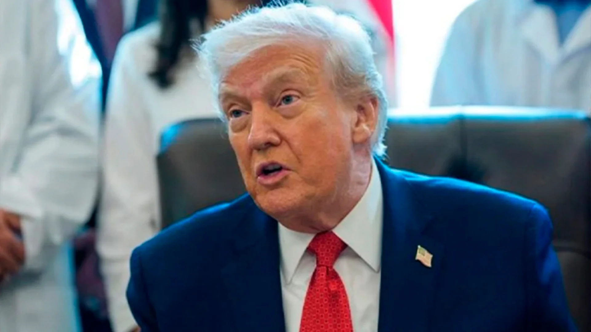 En el Air Force One el mandatario reiteró que no se utilizará la fuerza y aseguró que la OTAN participará en los acuerdos que se tomaron.