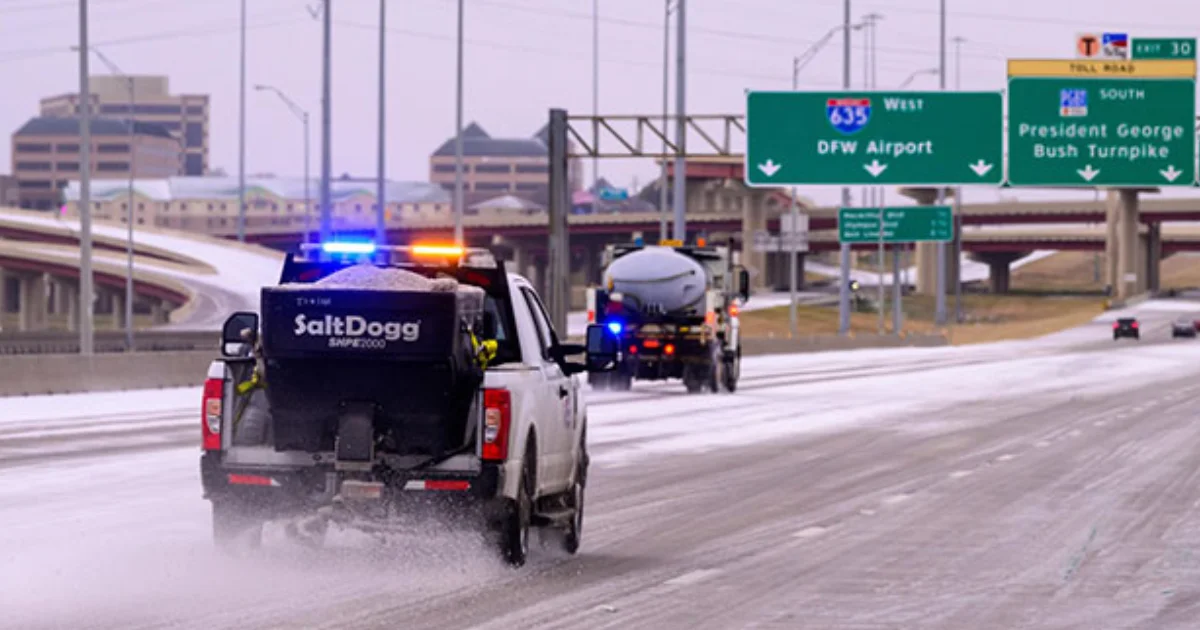 Casi la mitad de EU declara emergencia por temporal de nieve y hielo; cancelan miles de vuelos