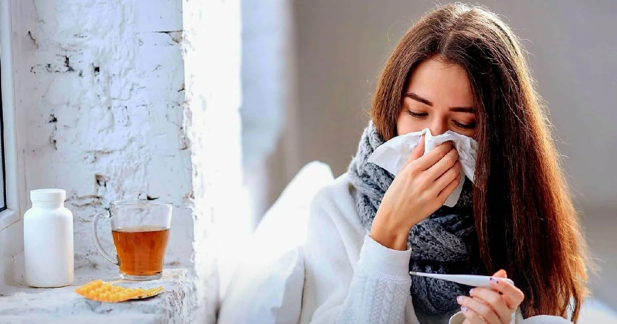 Destaca que ante cualquier síntoma respiratorio se debe acudir al médico de inmediato, evitando la automedicación.