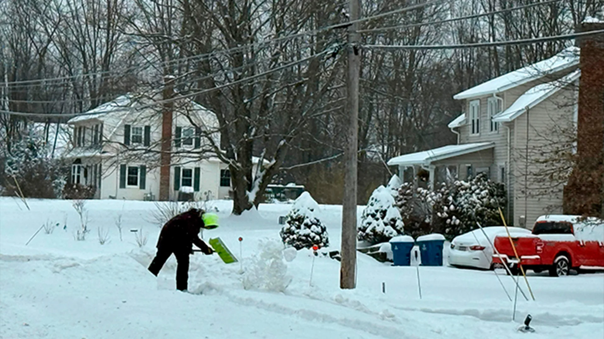 Gran tormenta de hielo y nieve deja seis muertos y un millón de hogares sin electricidad en EU