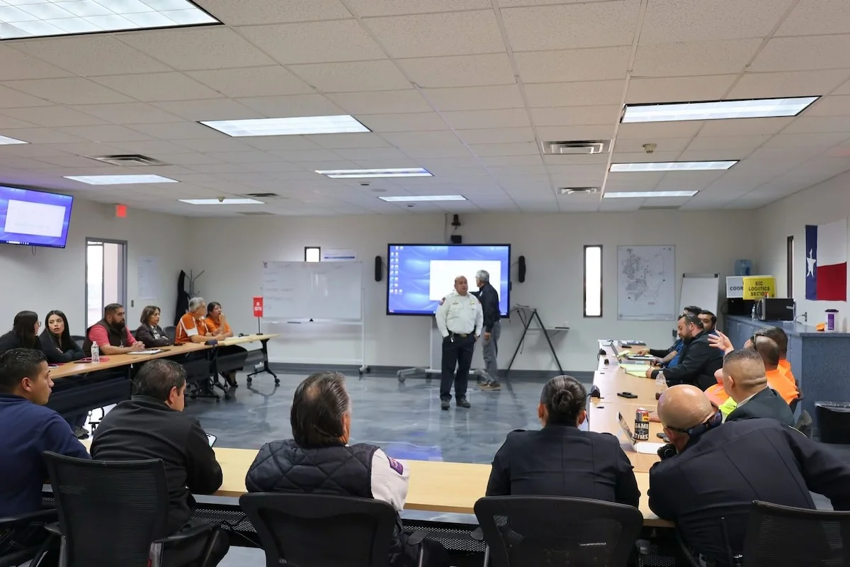 Es una decisión que se tomó como una medida de prevención para garantizar la seguridad de los trabajadores y sus familias ante las malas condiciones climatológicas.