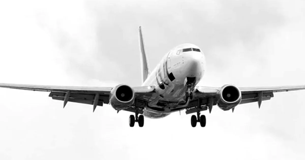 Avión comercial se estrella dentro del Aeropuerto Internacional de Bangor, en Maine