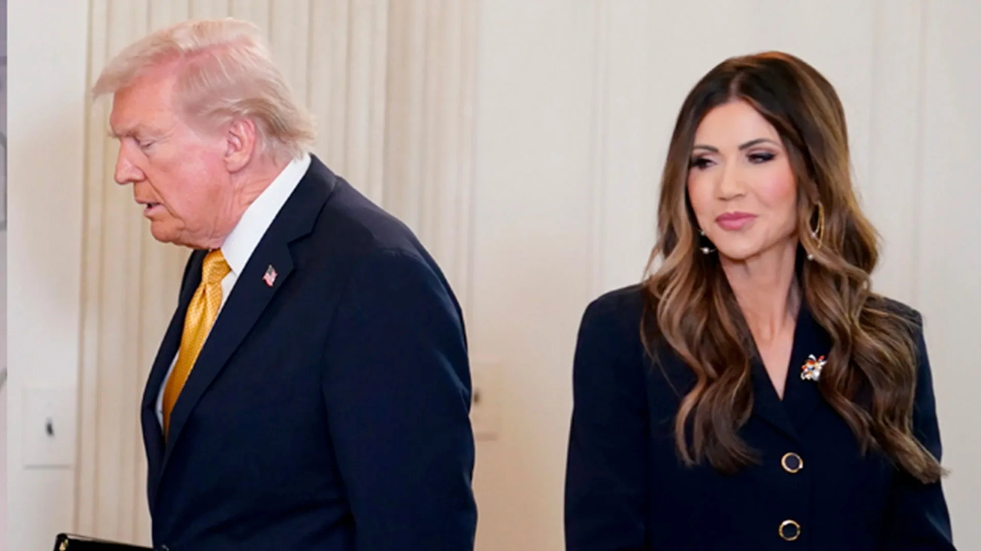 Trump mantiene su confianza en la secretaria de Seguridad Nacional, Kristi Noem, pese a la muerte en Minnesota