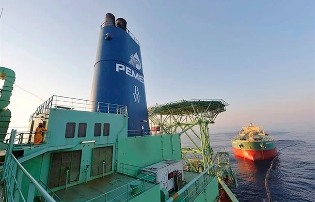 Suspende México envío de petróleo a Cuba