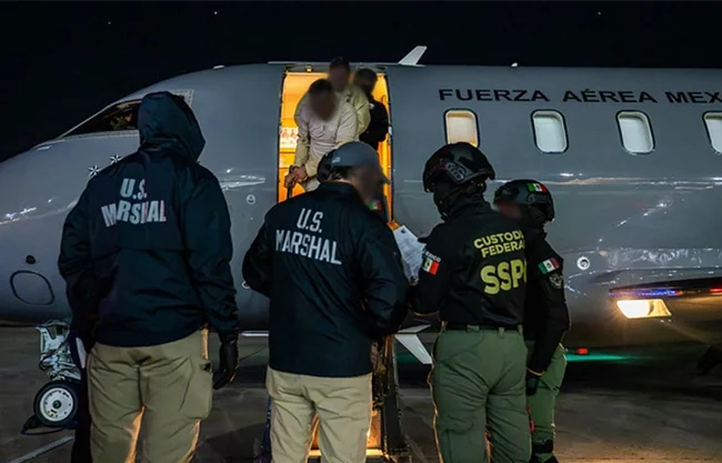 Abogados acusan traición a la patria por envío de 92 reos a EU sin extradición