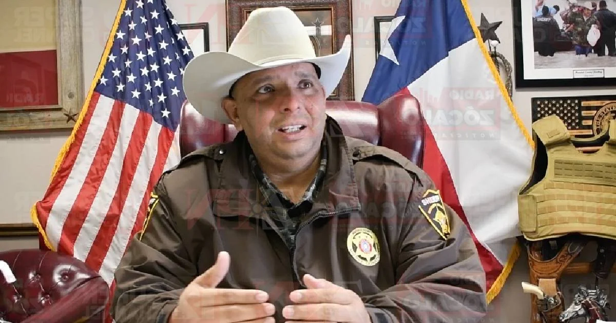 Los responsables se hacen pasar por agentes de la ley.