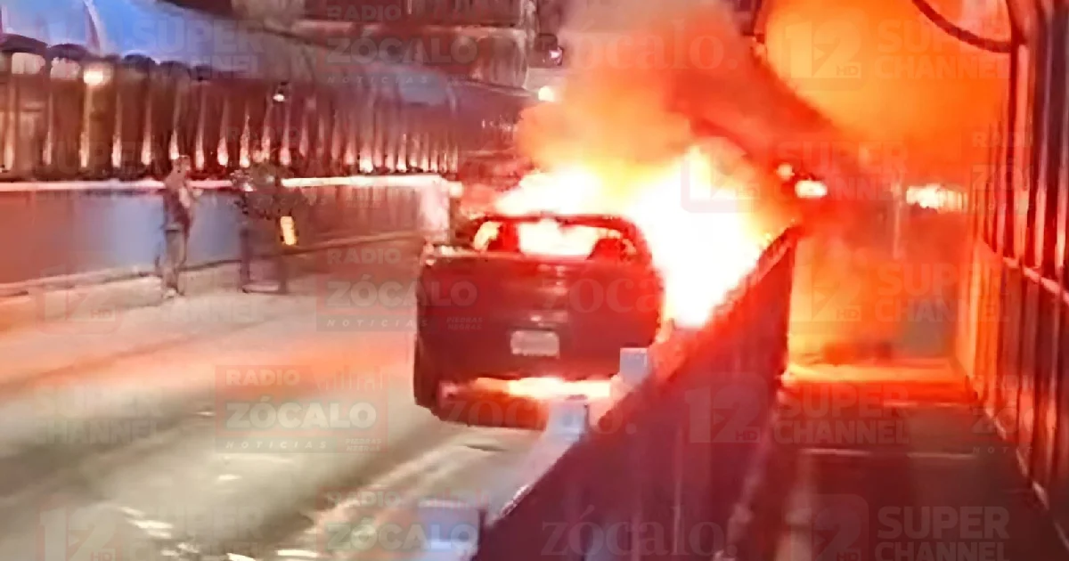 El incidente movilizó a diversas corporaciones de seguridad y auxilio, además de provocar el cierre del cruce internacional, luego de que el fuego consumiera por completo la unidad.