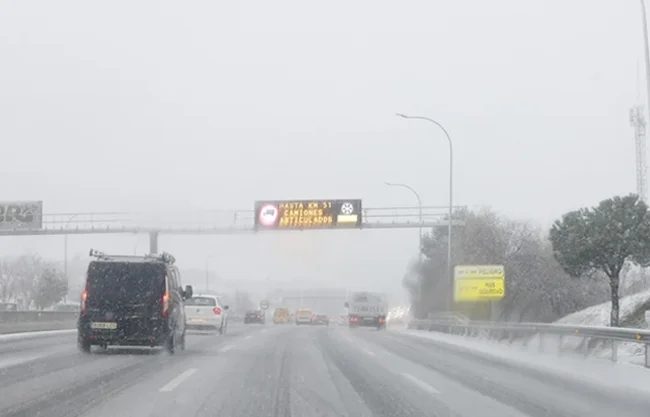 Son 90 las carreteras afectadas por el temporal: 16 cortadas por nieve y 35 por inundaciones