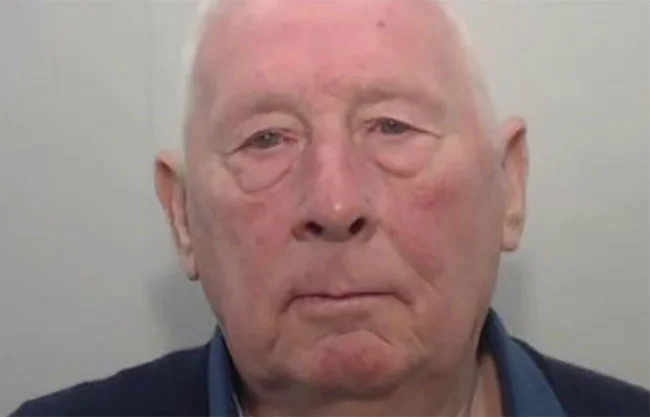 Desde 2020, el hombre de 80 años que ganó la lotería se dedicó al narcotráfico y tráfico de armas, por lo que fue detenido junto con su hijo