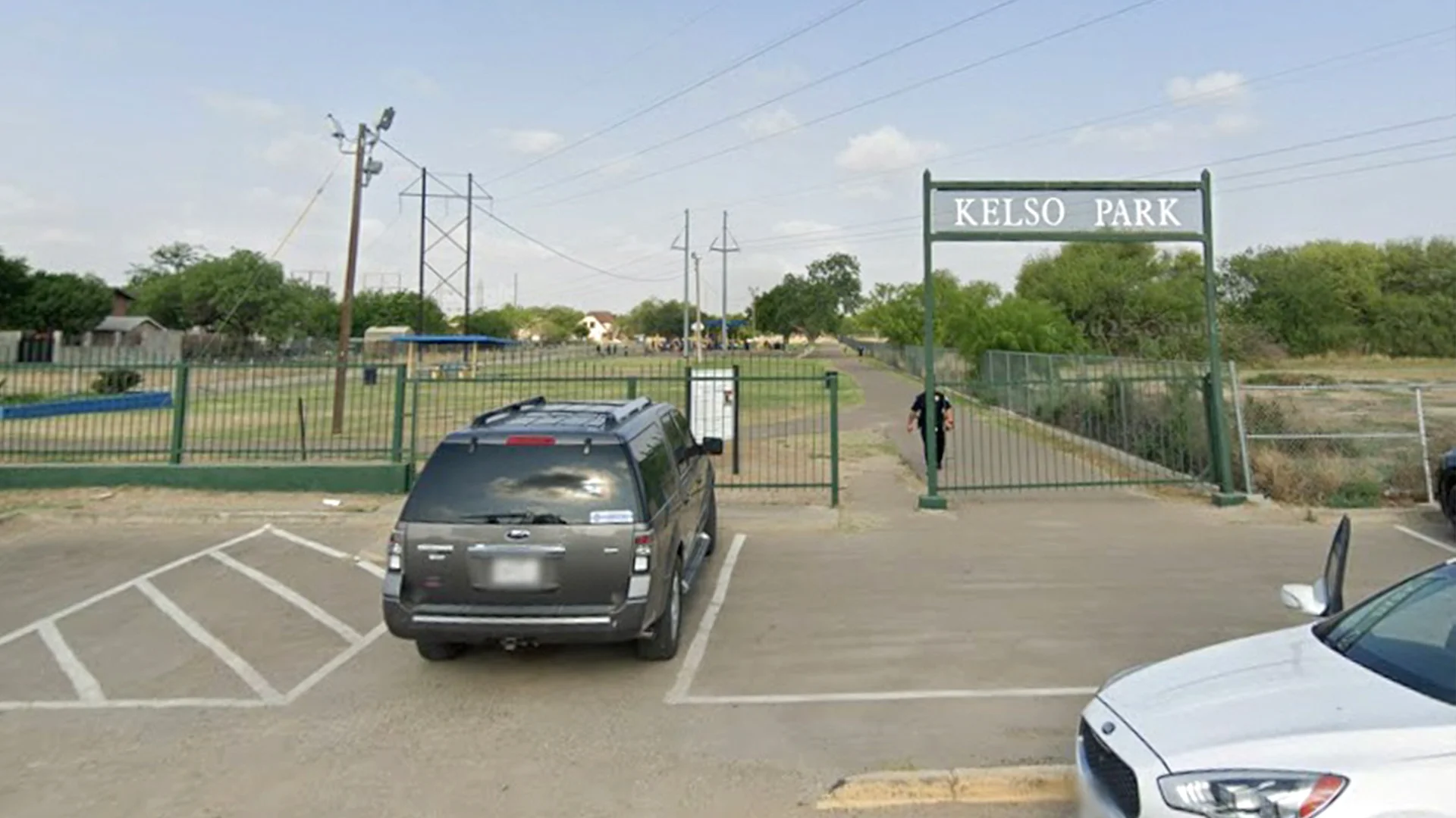 Realizan mejoras en juegos infantiles de parques de Eagle Pass