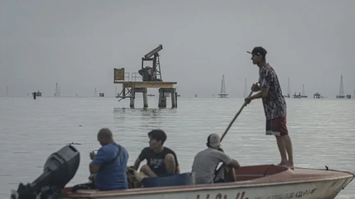 Venezuela deja de lado el modelo estatista para recuperar su potente industria petrolera