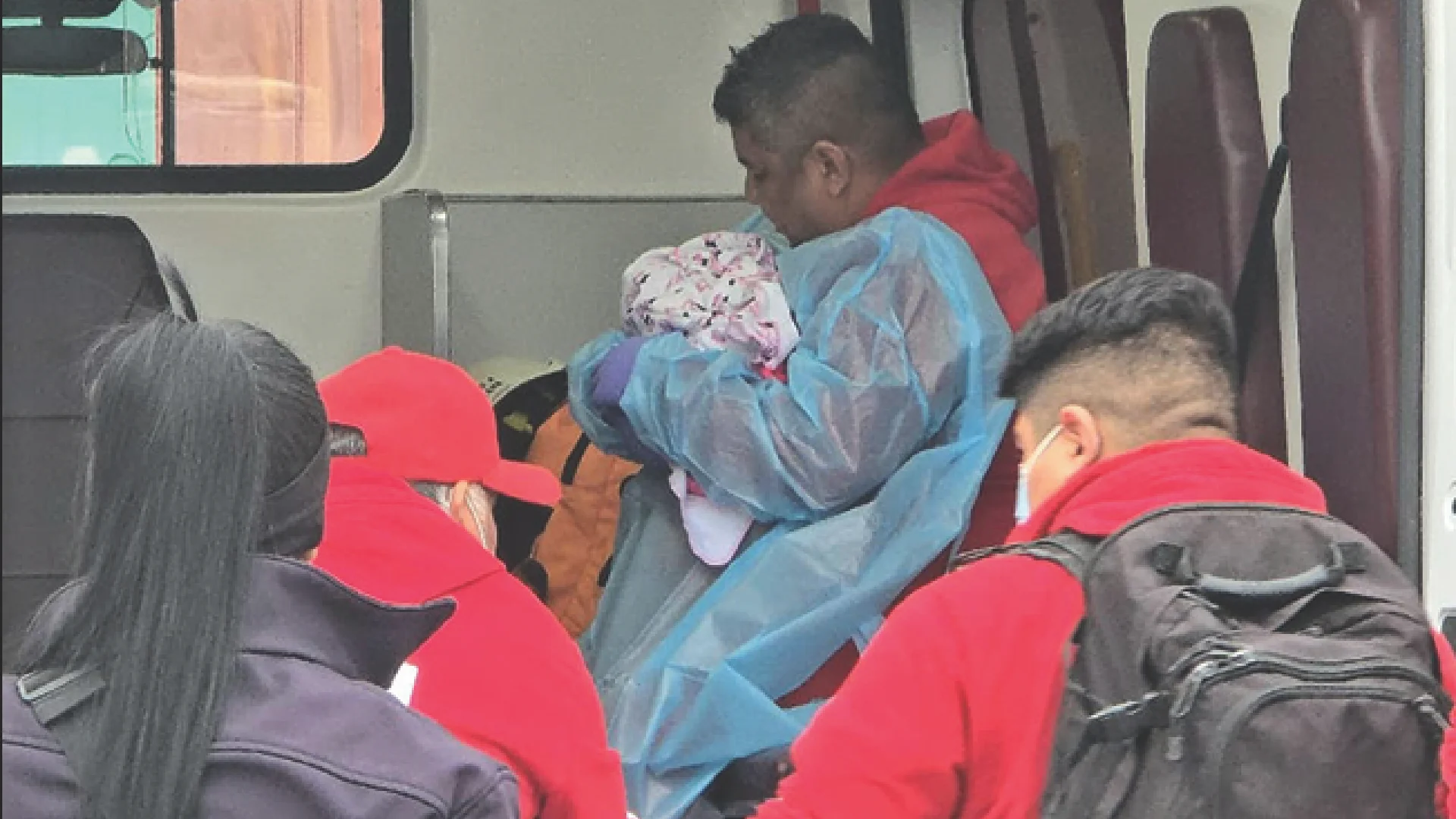 Socorristas de Cruz Roja auxilian a mujer a dar a luz en Piedras Negras