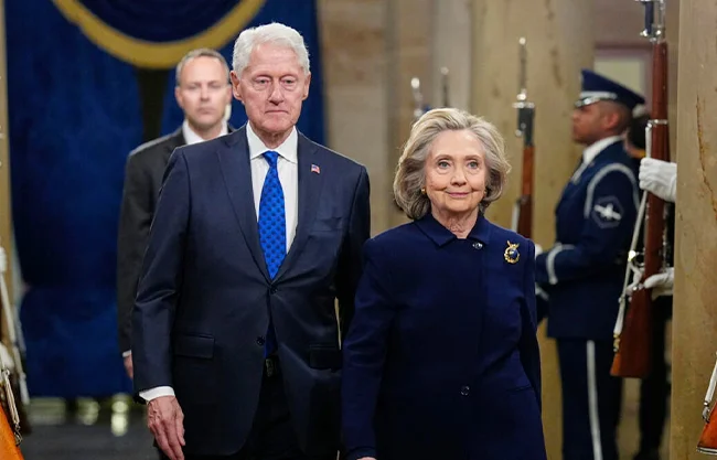Los Clinton ceden ante la presión del Congreso, testificarán en el caso Epstein para evitar cargos por desacato