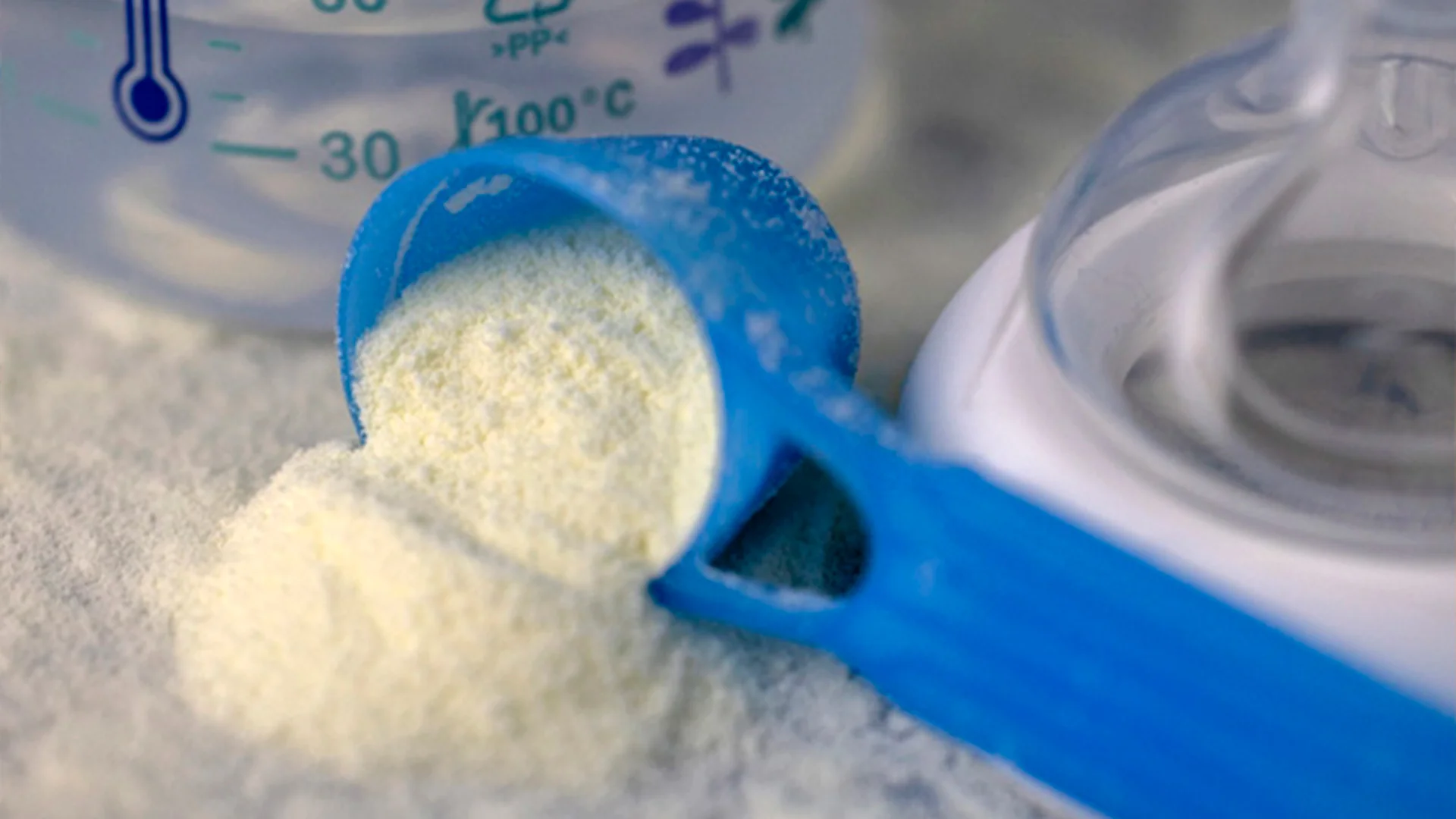 Bebé enferma tras consumir leche contaminada con cereúlida en Bélgica; sería segundo caso en el año