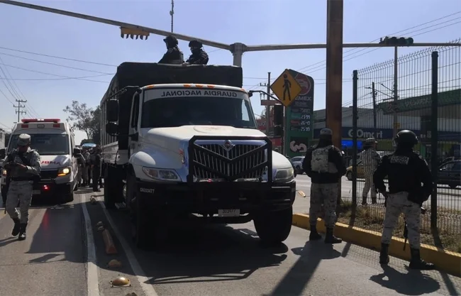 Fallece motociclista tras ser arrollado por camión de la Guardia Nacional