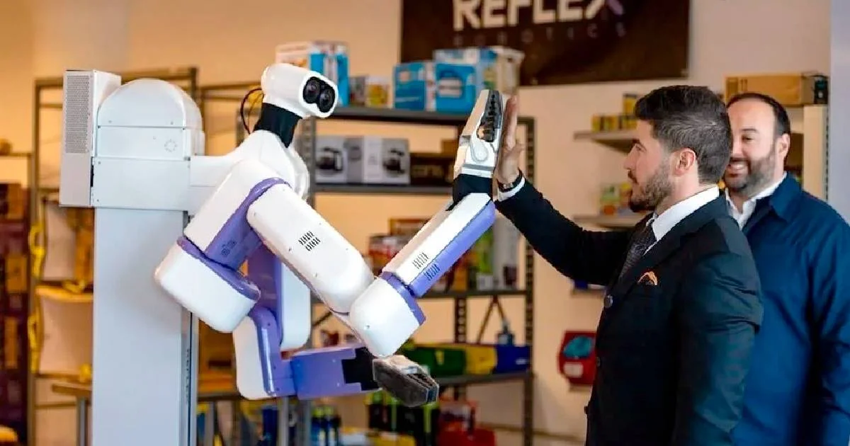 El Gobernador Samuel García aseguró que la empresa Reflex Robotics, especializada en la manufactura de robots humanoides.